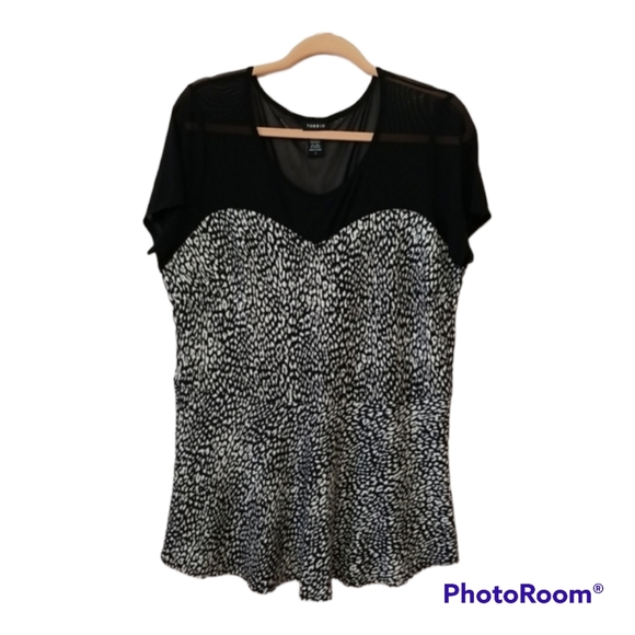 Torrid black and white peplum top, size 2X - Picture 10 of 16